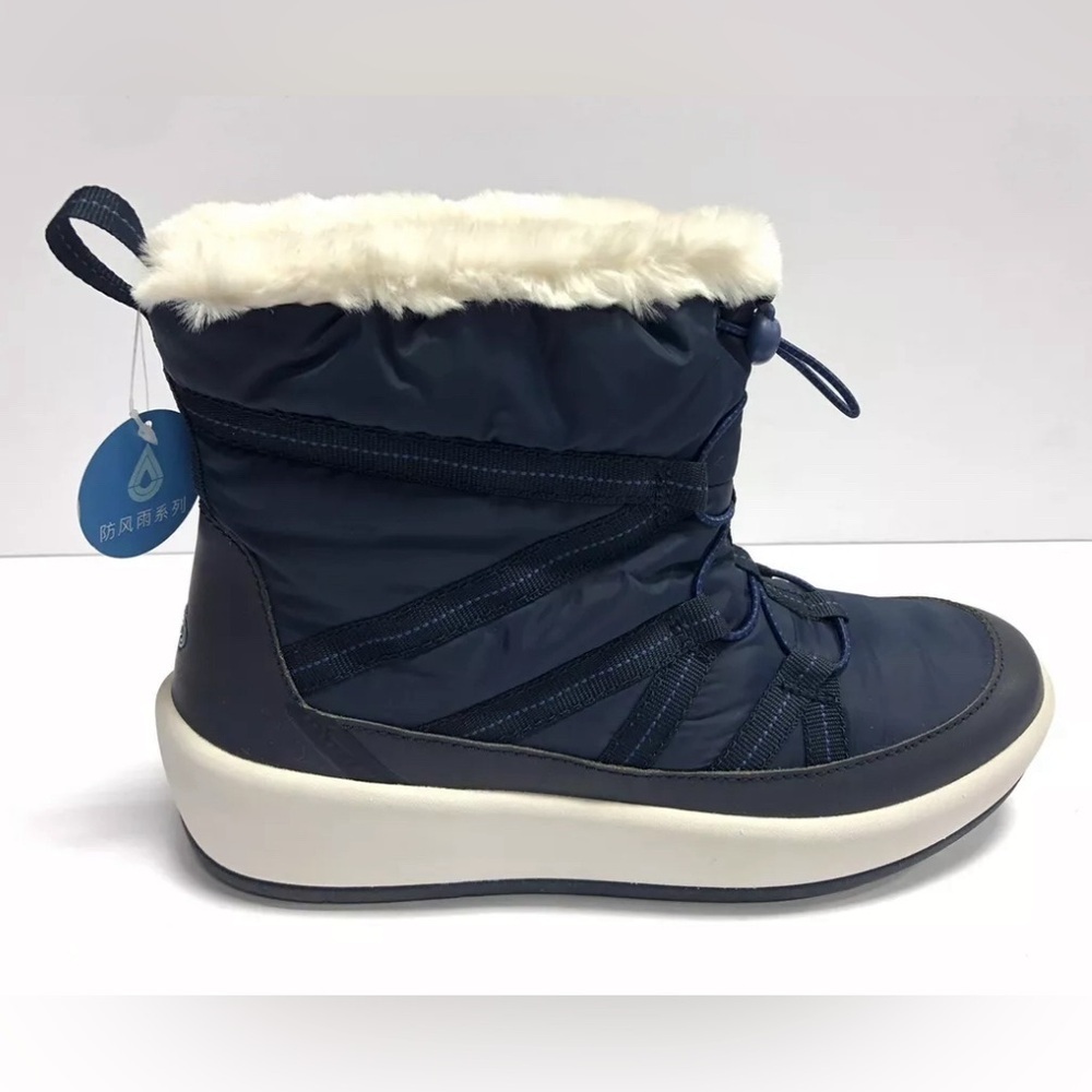 Clarks Women’s Step North Frost Snow Boot Blue Size 6.5 M